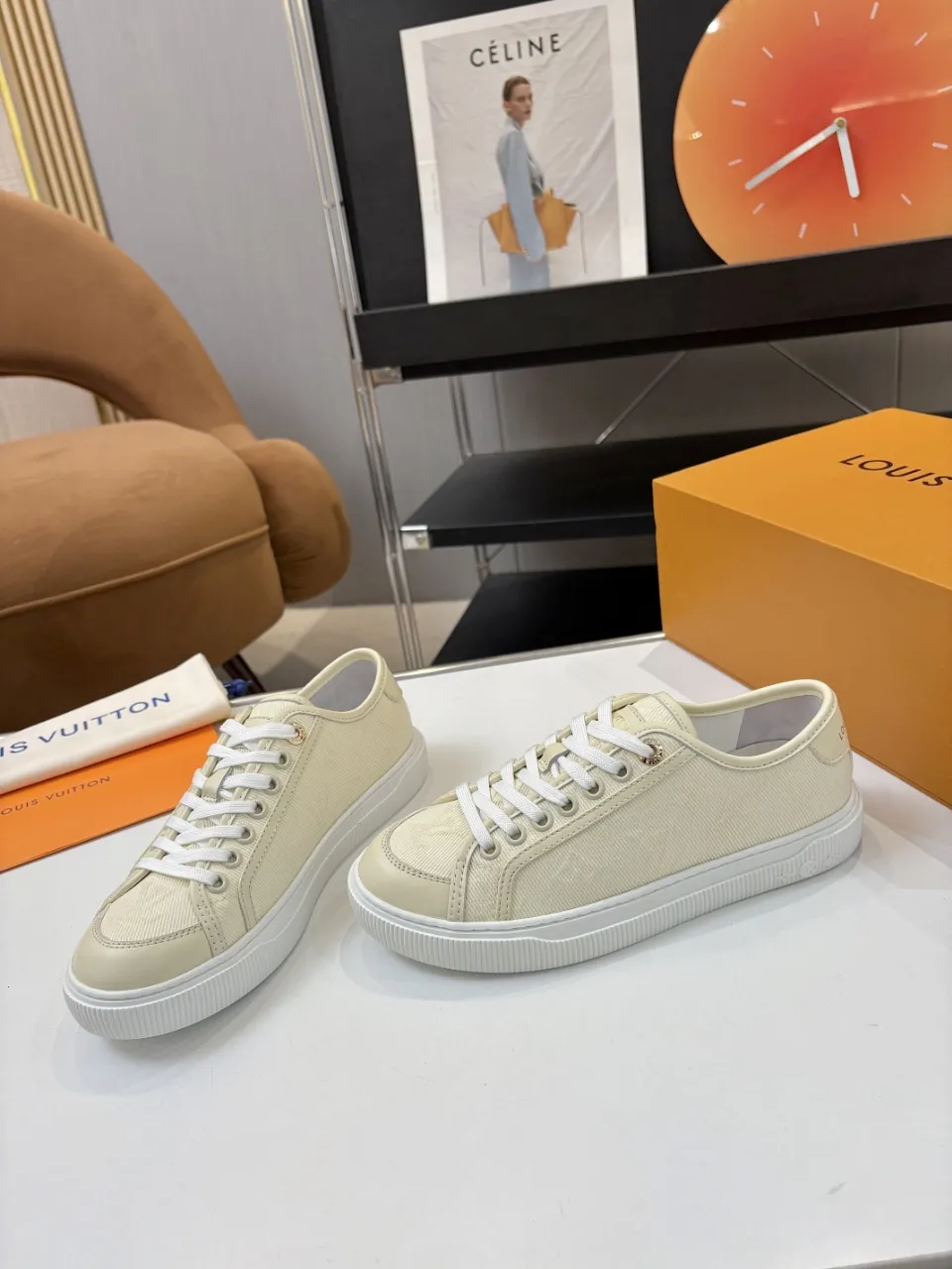 p580🐮🐮LV couple skate shoes｜Classic jacquard, the ultimate code for a sweet outing! 👫** This pair of shoes is Louis Vuitton's love letter to fashionistas💌 - **classic presbyopic skate shoes**, the perfect choice for couples to go out on the street!    🔸 **Luxury details are a must-have**: Jacquard fabric   🔸 **So comfortable that you don’t want to take it off**: The sheepskin lining is skin-friendly and breathable, warm in autumn and winter without stuffing your feet, refreshing in spring and summer without being sticky, and you can wear it with a high-end feel in all seasons!   🔸 **Steady sense of security**: Non-slip rubber outsole, perfect grip, accompanying you through romantic streets.    **💑 Couple outfit inspiration**: ▪️ For boys, pair with leggings + baseball cap for a trendy street look!   ▪️ Girls can wear short skirts or shark pants, and the sweet and cool style is easy to choose~ **#Louis Vuitton #couple shoes #presbyopia classic** **👉 Click to collect and become the most fashionable CP in the circle of friends with him! ** Fabric: Imported cowhide/classic jacquard fabric Lining: Sheepskin lining Sole: Original rubber sole Size: Women’s size 35-42 (40/41/42 customized) Men’s size 39-45 (39.45 customized)